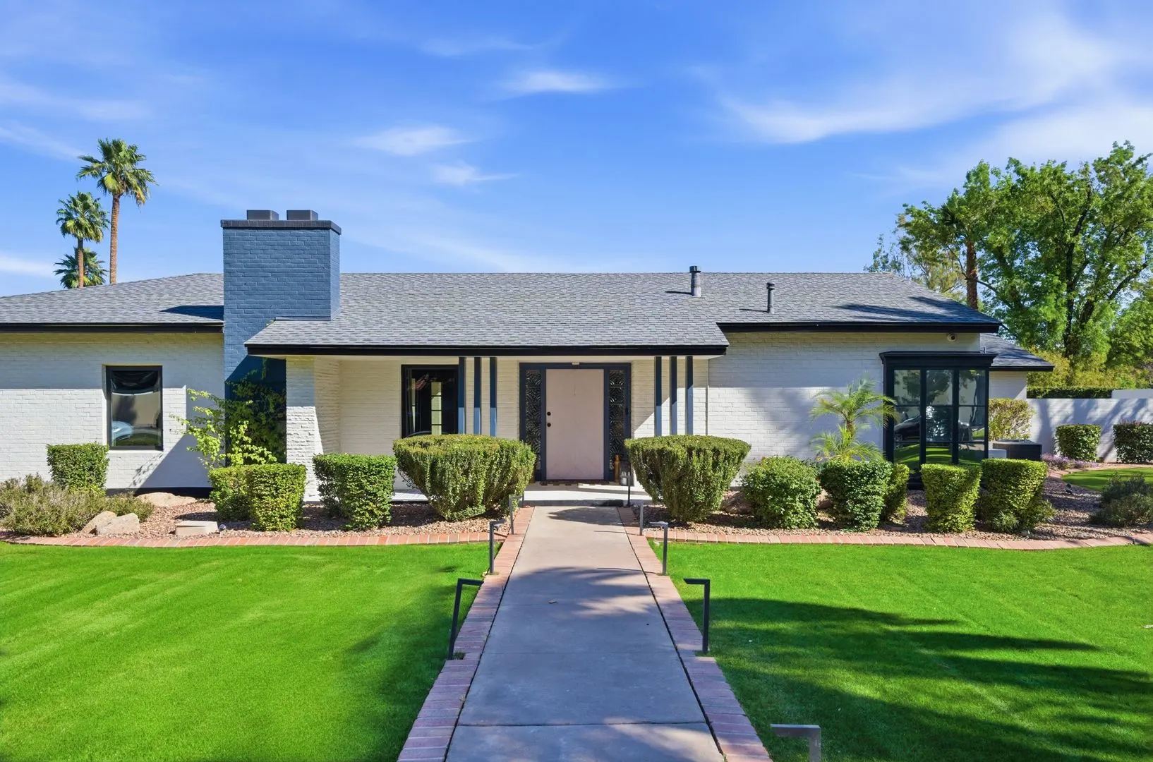 2939 N Manor Dr E Phoenix, AZ 85014 photo 2