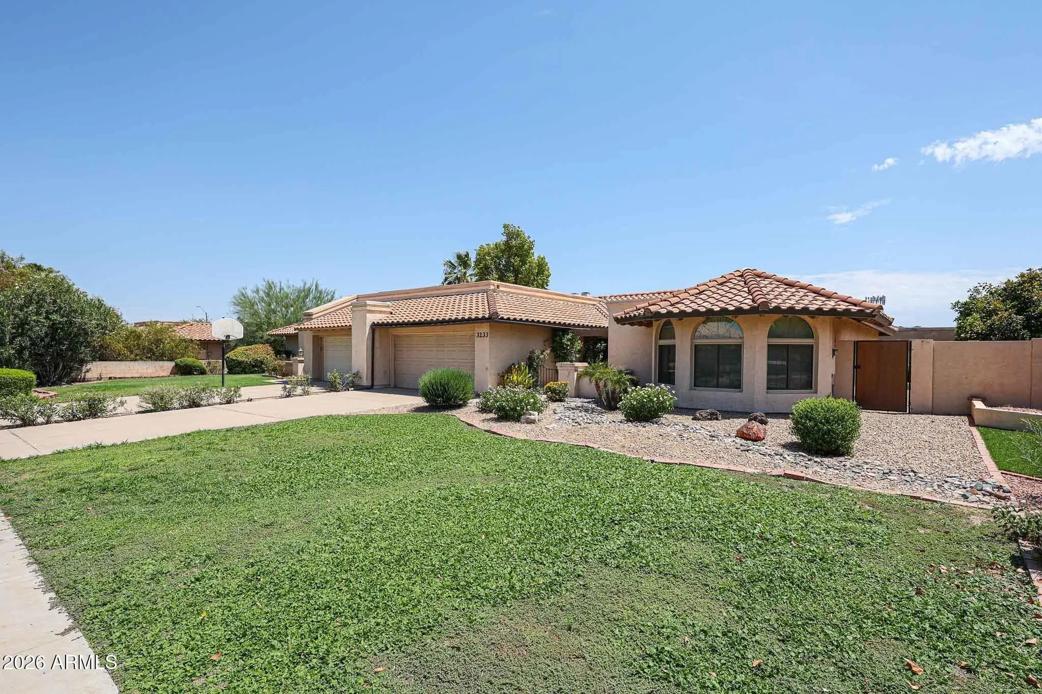 3233 E Desert Cove Ave photo 4