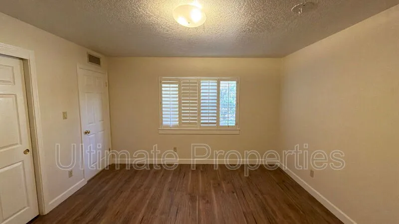 5814 W Gelding Dr photo 4