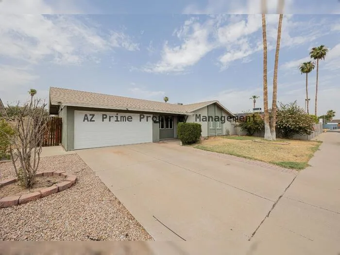 1218 E Carter Dr photo 3