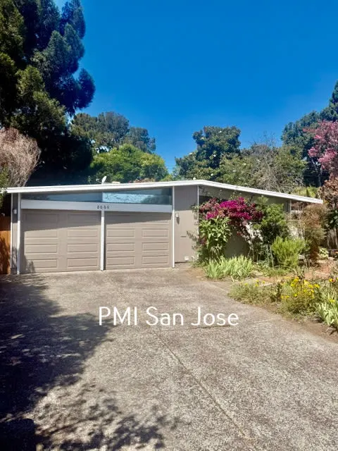 2066 Sandalwood Ct photo 2