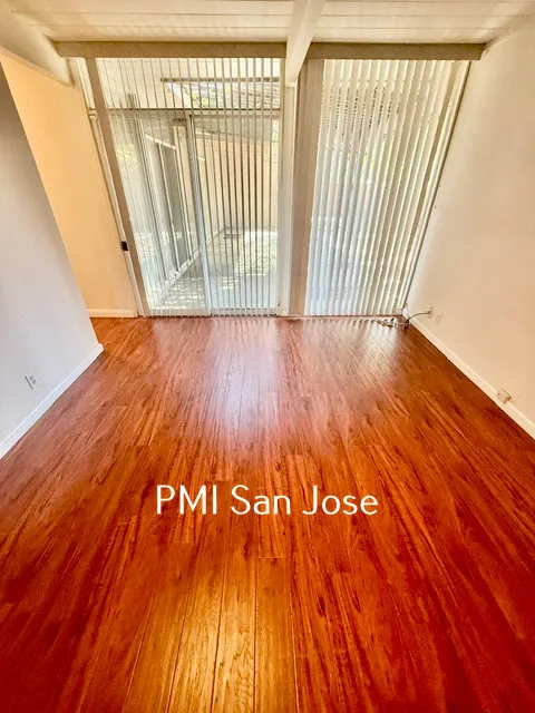 2066 Sandalwood Ct photo 4