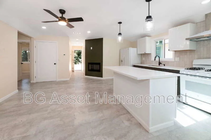 2807 Sabral Cir photo 4