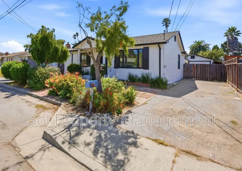 1863 43rd Ave photo 4