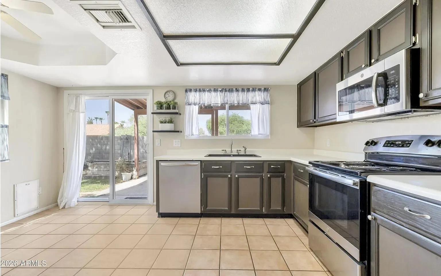 562 S Danyell Dr photo 5