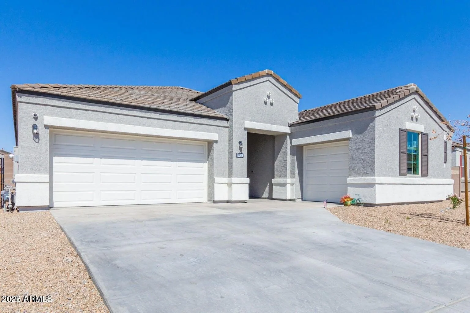 30916 W Verde Ln photo 2