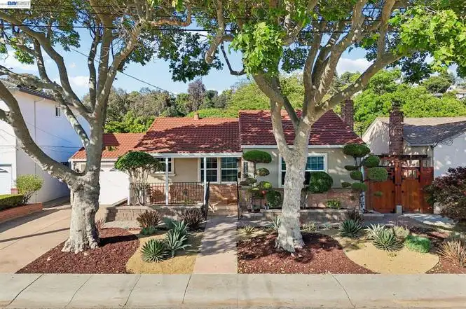 14564 Wake Ave photo 4