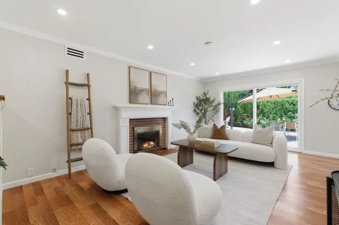 2101 Leon Dr photo 2