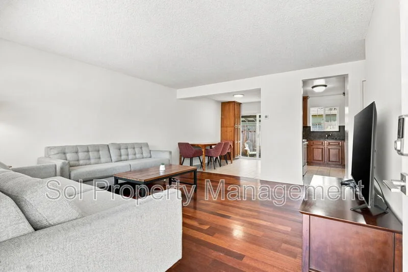 426 Swift Street photo 2
