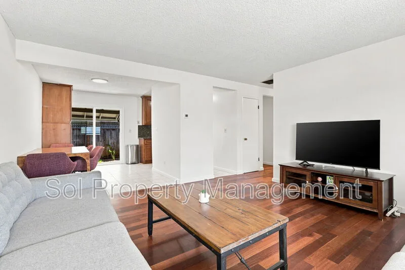 426 Swift Street photo 3