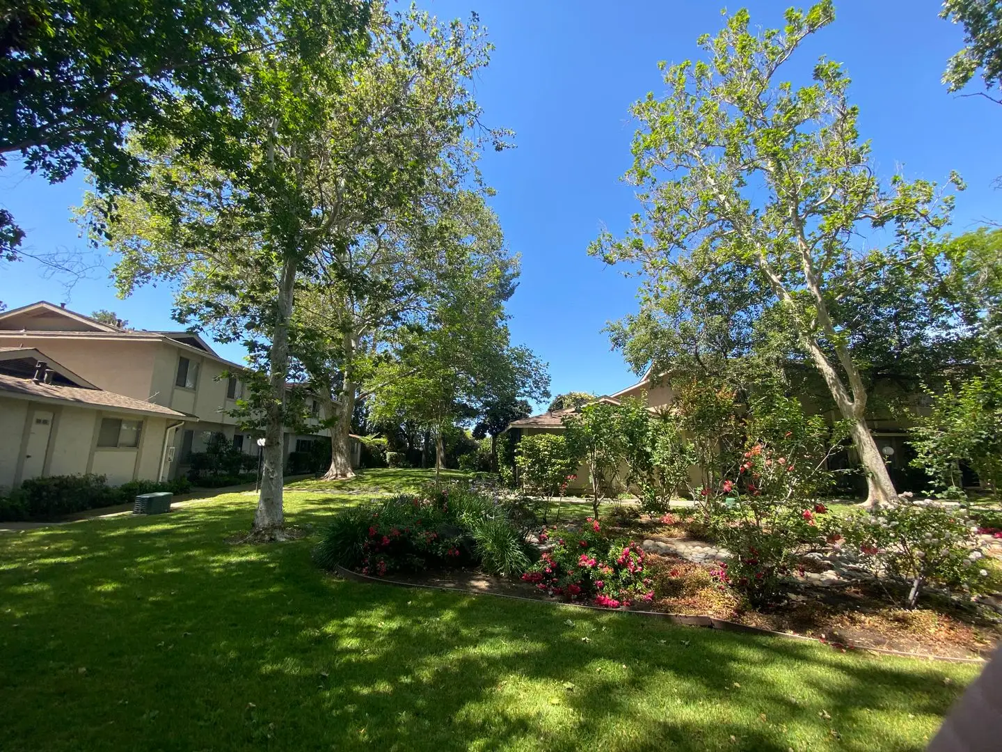 This unit has Air Conditioning!!! 3 bedroom, 2.5 bathroom with garage photo 2