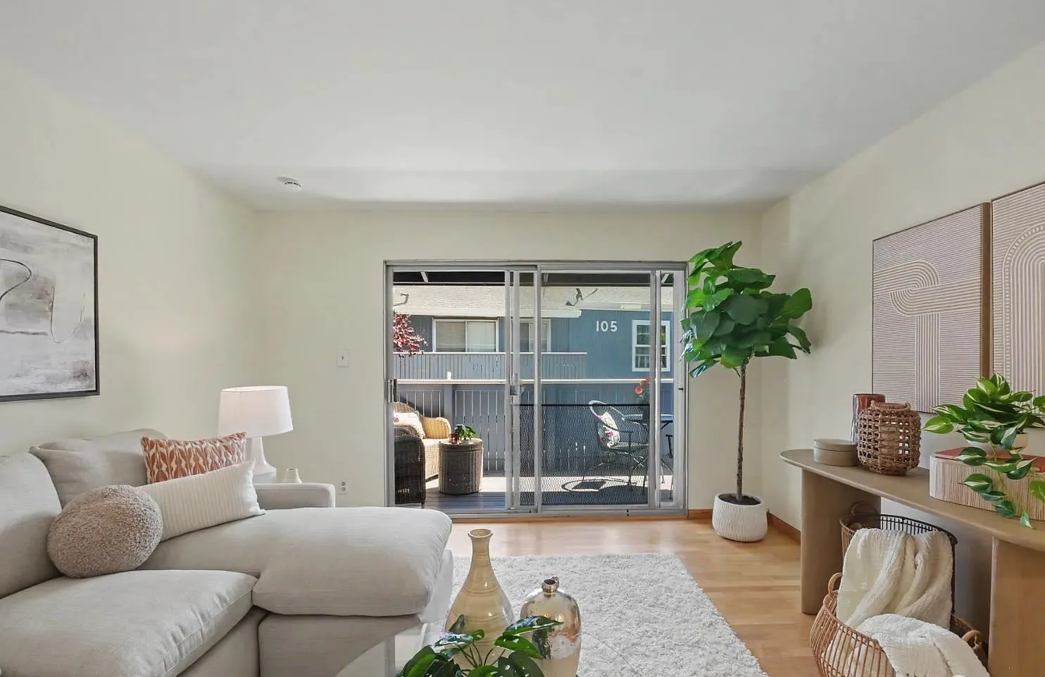 Piccadilly Place, #h, A Bright And Inviting Top-floor, East-facing photo 3