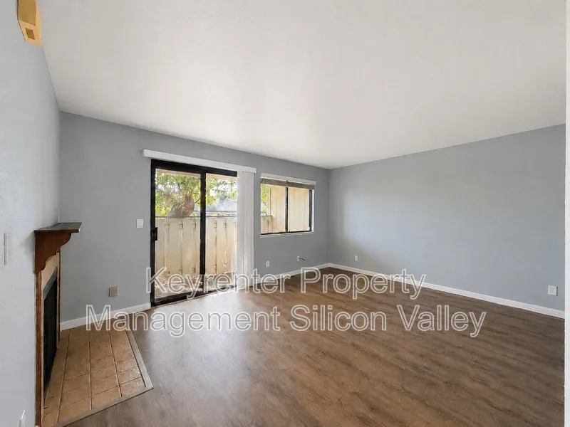 1418 Capurso Way photo 3
