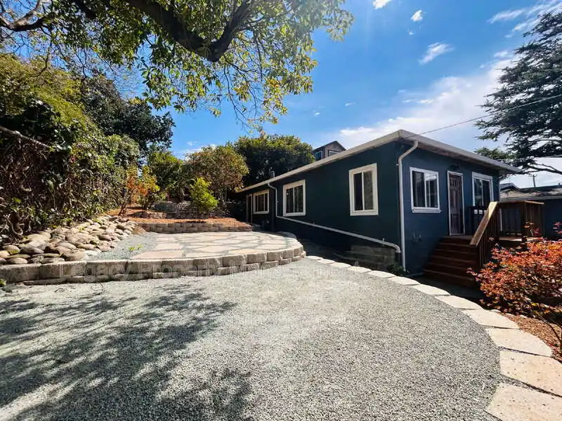 653 Alhambra Street photo 4