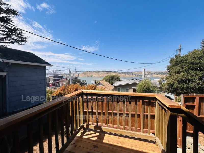 653 Alhambra Street photo 5