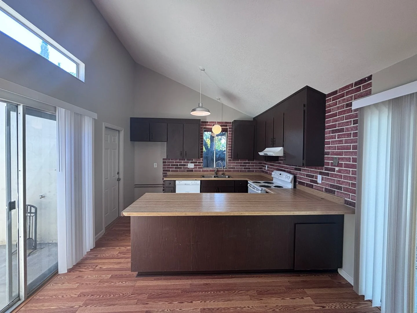 Blossom Valley- Well Maintained Single-family Home,3 Beds, Extra Den And 2 Baths photo 4