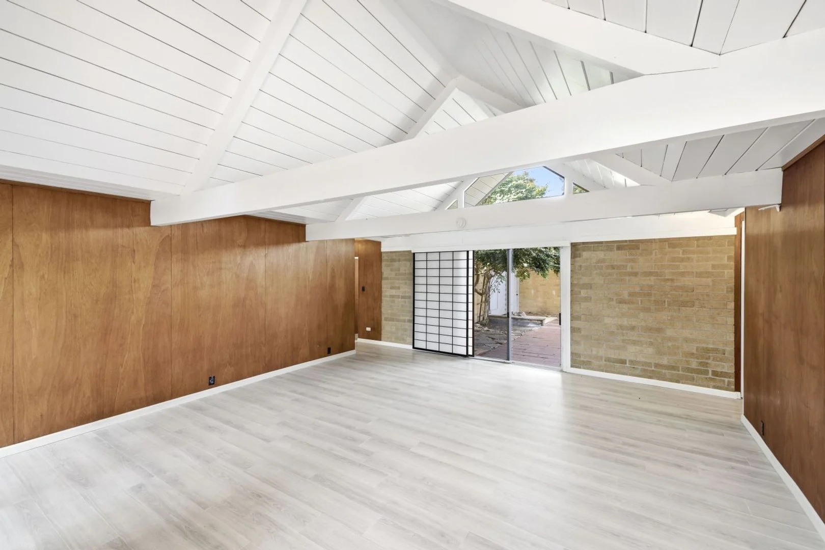 Charming 4+ Bed, 2 Bath Eichler In Desirable Greenmeadow photo 5