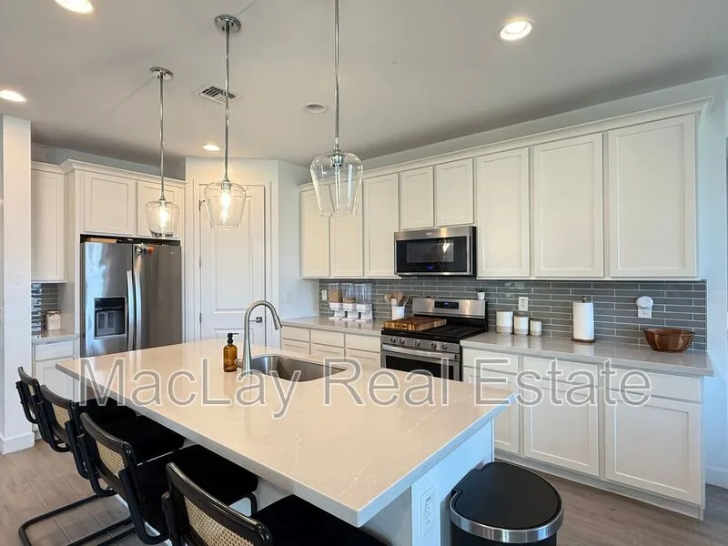 10312 E Revolution Dr photo 4