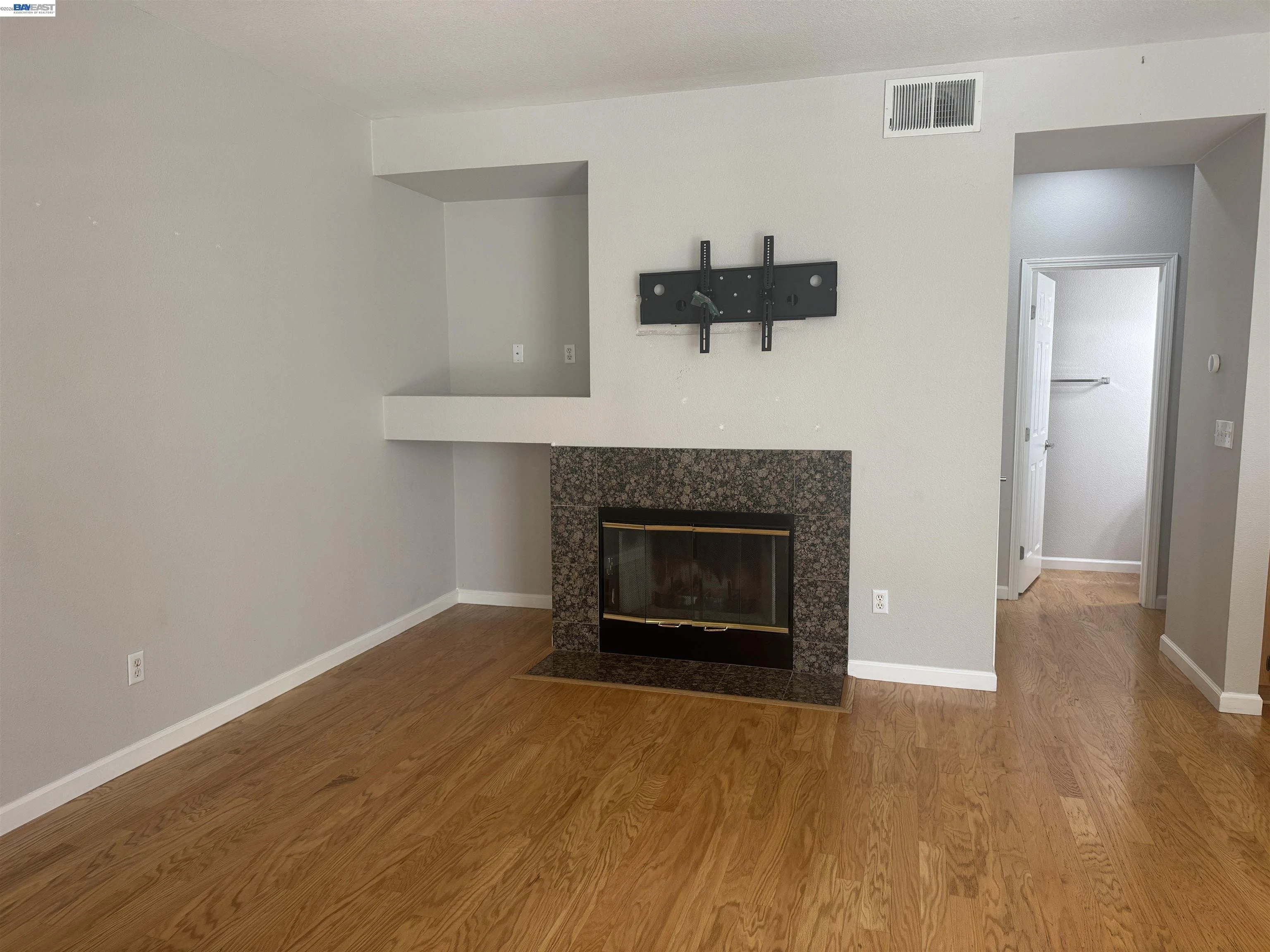 3162 Golden Crest Cmn photo 2