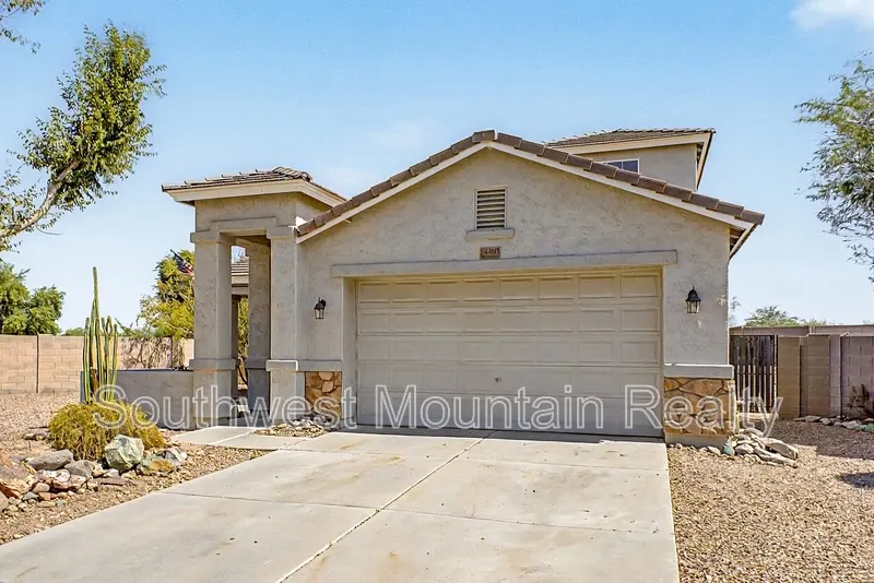 44967 W Sage Brush Dr photo 4