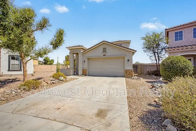 44967 W Sage Brush Dr photo 3