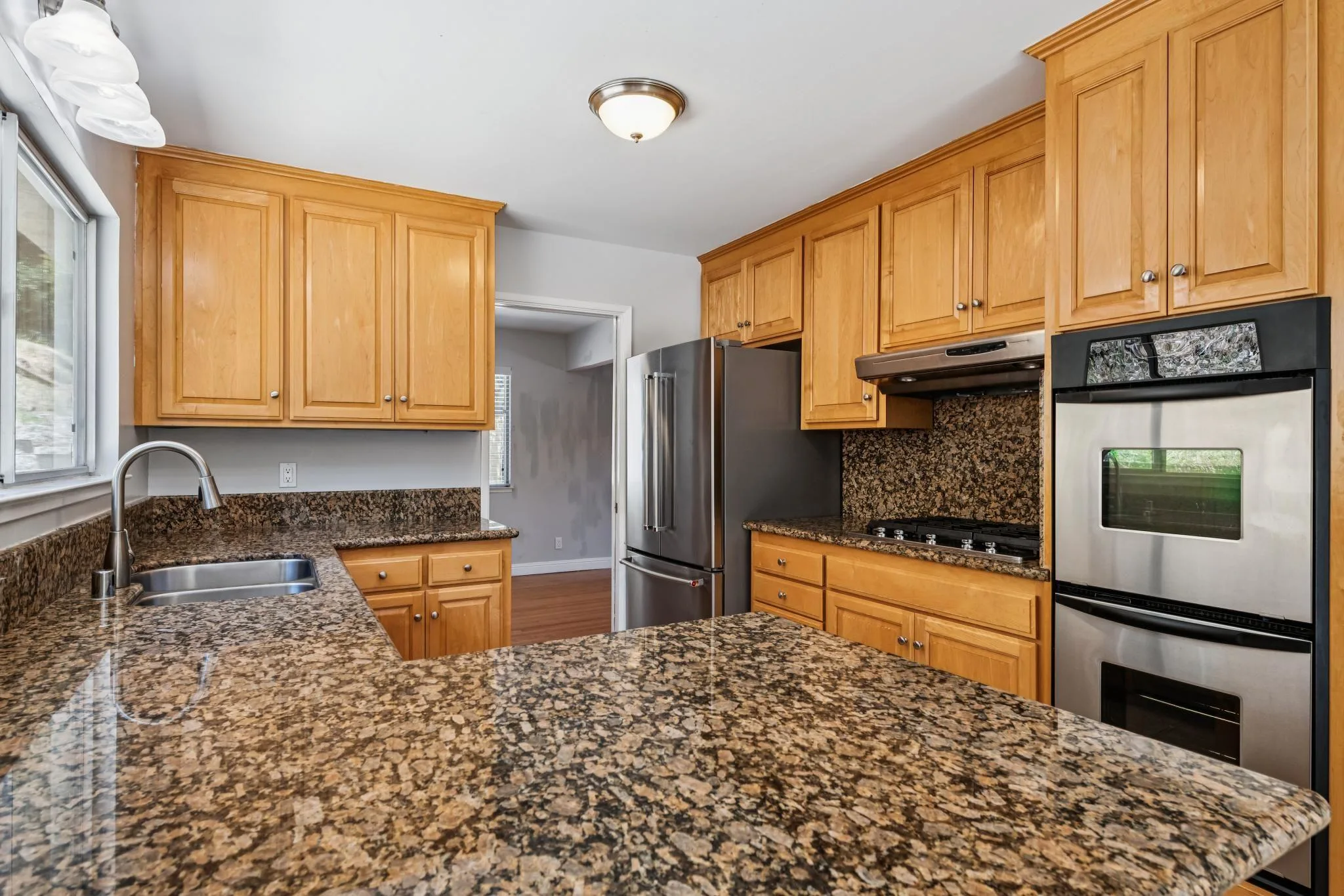 486 Butterfield Place photo 3
