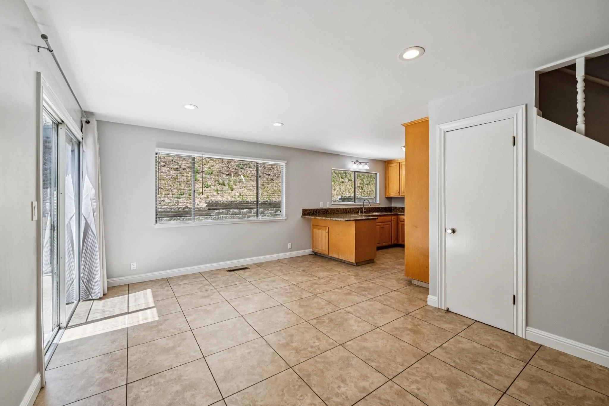 486 Butterfield Place photo 4