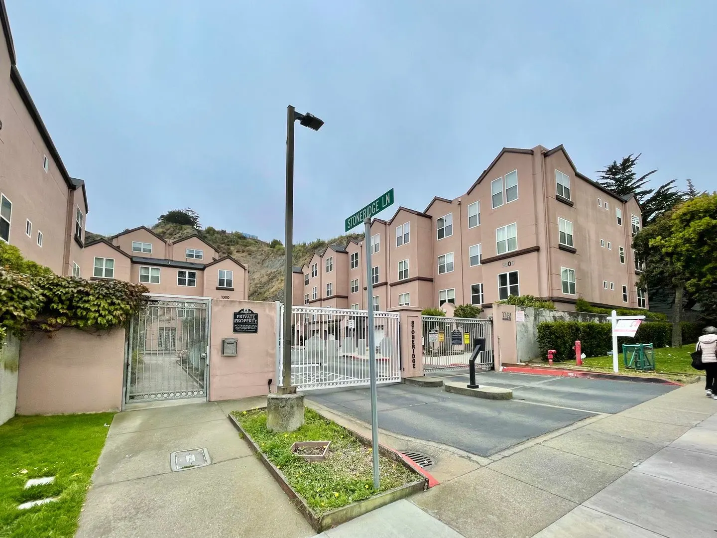 2BD/2BA Spacious Crocker Amazon Condo, Gated Community, Parking! Laundry! PROGRESSIVE photo 2