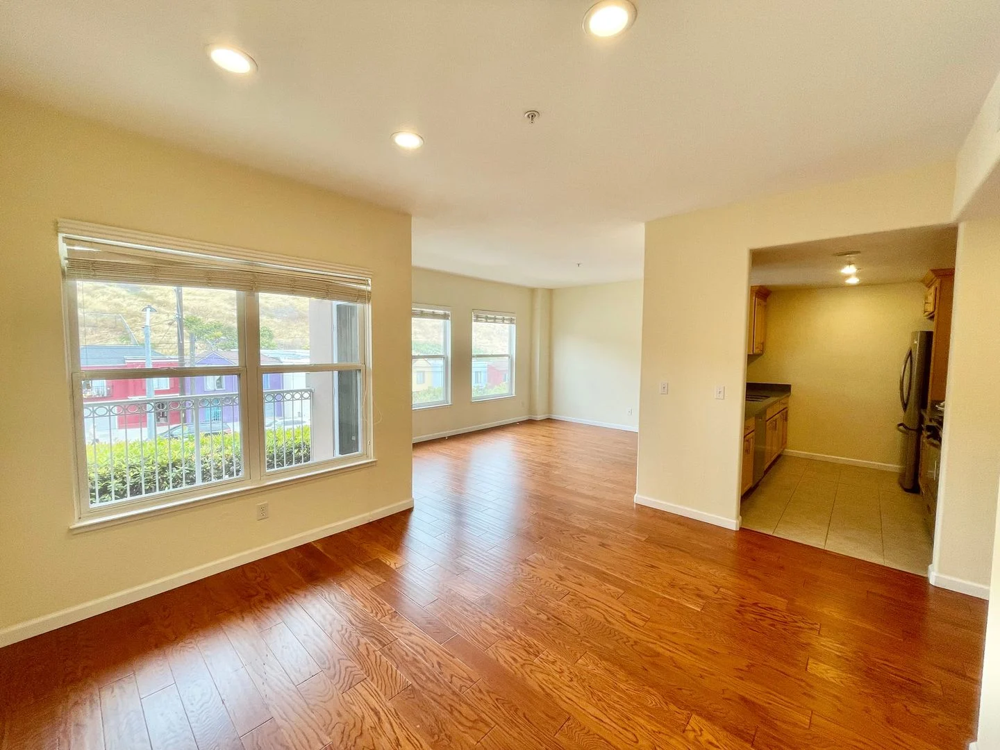 2BD/2BA Spacious Crocker Amazon Condo, Gated Community, Parking! Laundry! PROGRESSIVE photo 5