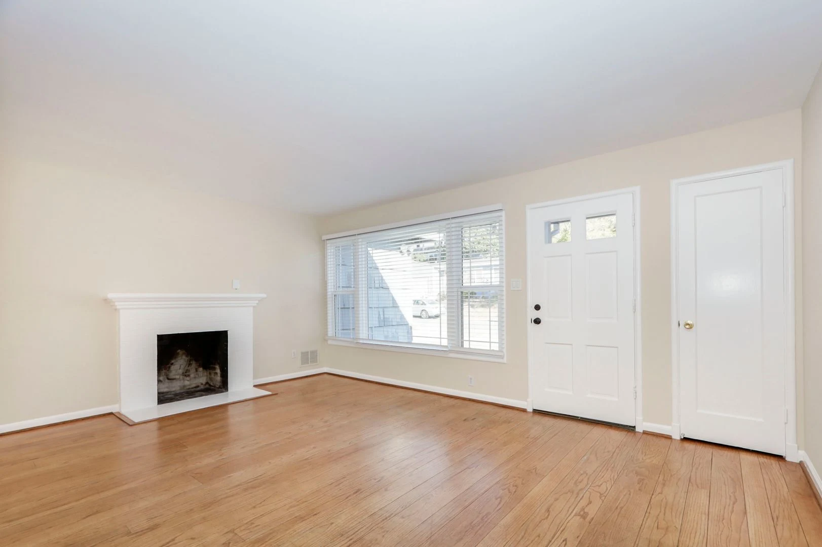 3br/1ba Pet-friendly Single-family Home With Backyard, Deck &amp; 2-car Garage | Youtube Tour photo 2