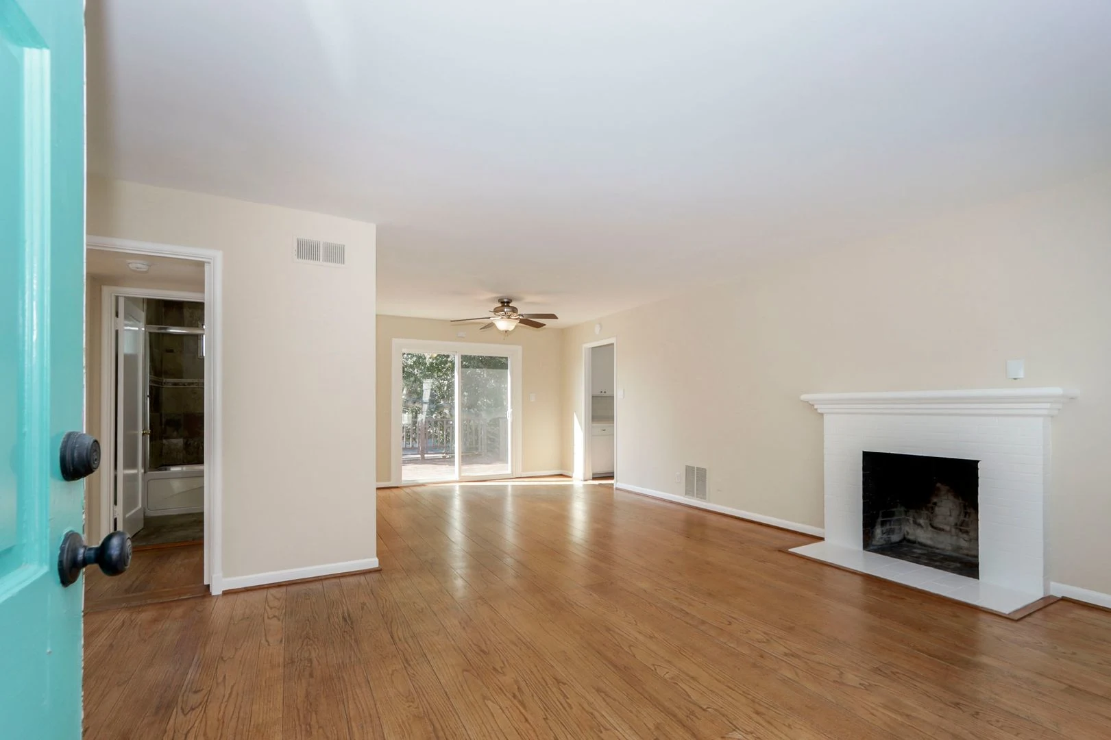 3br/1ba Pet-friendly Single-family Home With Backyard, Deck &amp; 2-car Garage | Youtube Tour photo 4