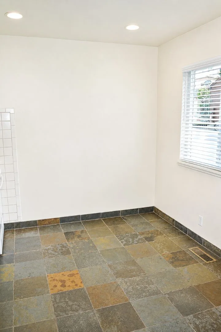 Charming 2BR/1BA Lower Duplex – One Block from Caledonia Street photo 5