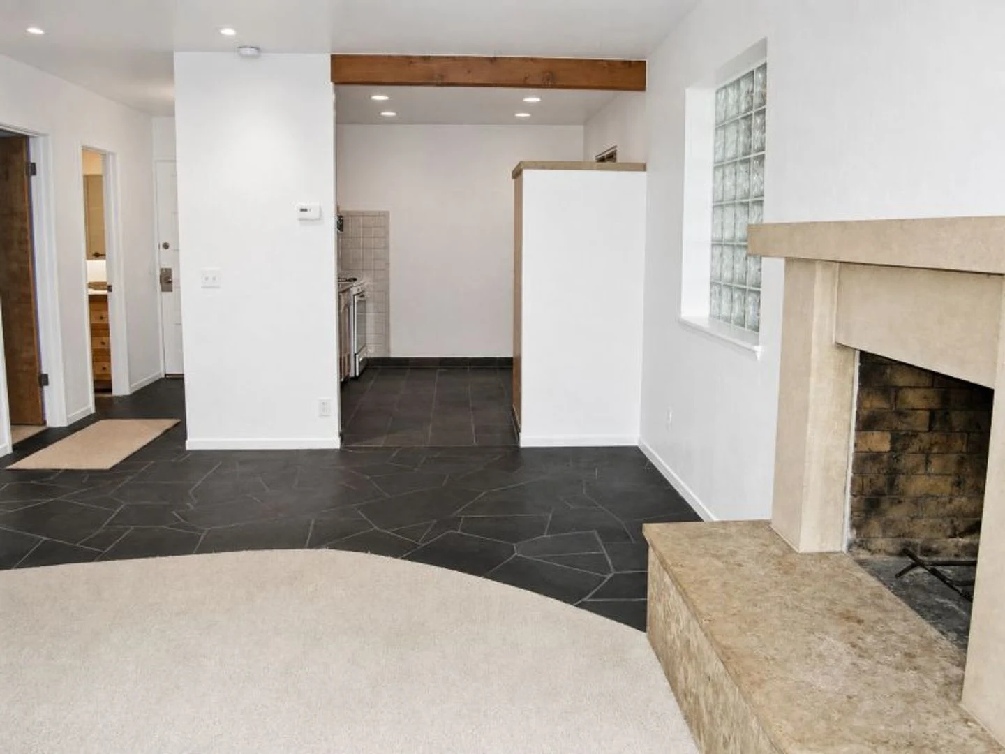 Charming 2BR/1BA Lower Duplex – One Block from Caledonia Street photo 3