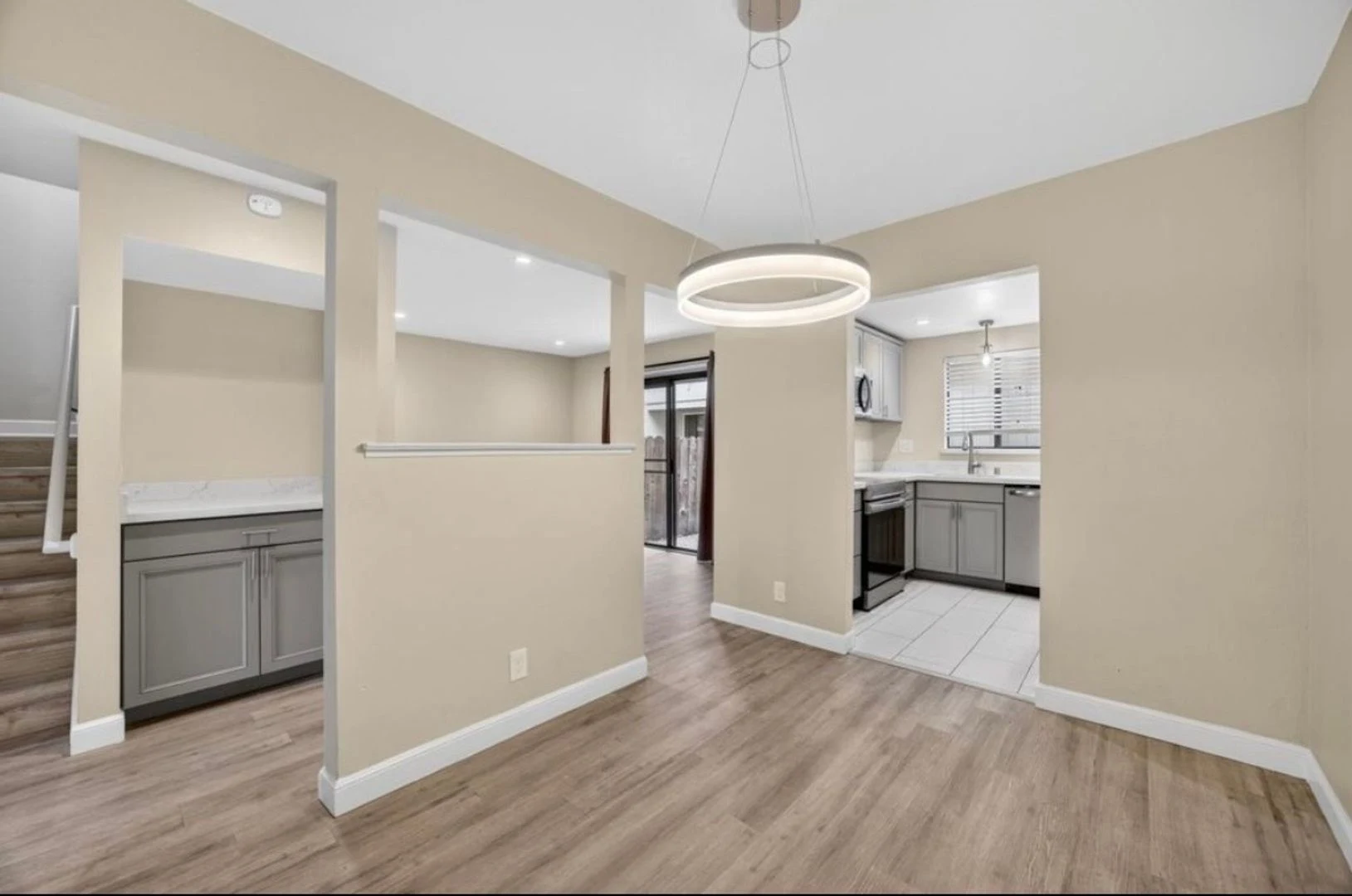 Stunning Upgraded 3-bedroom Townhouse — 1,540 Sq. Ft. photo 5