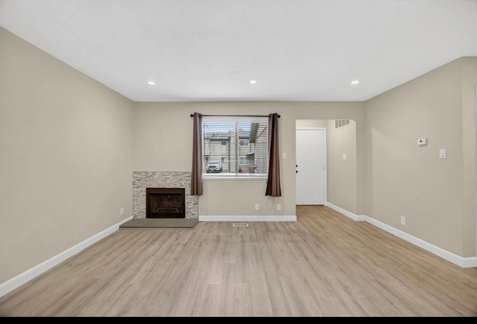Stunning Upgraded 3-bedroom Townhouse — 1,540 Sq. Ft. photo 2