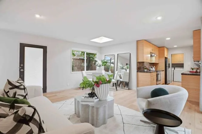 360 Fernando Ave photo 3