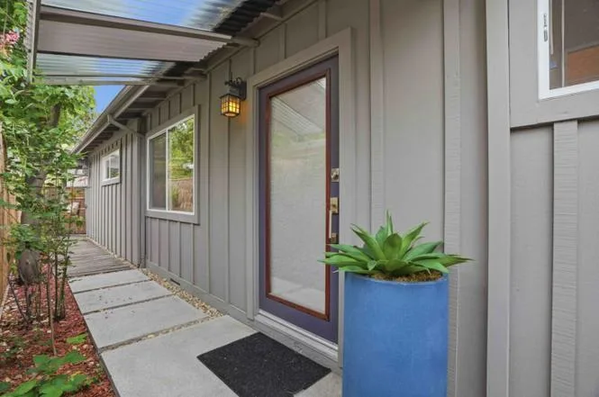 360 Fernando Ave photo 2