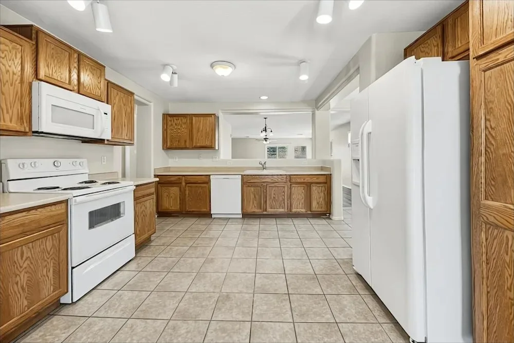 43892 W Cowpath Rd photo 2