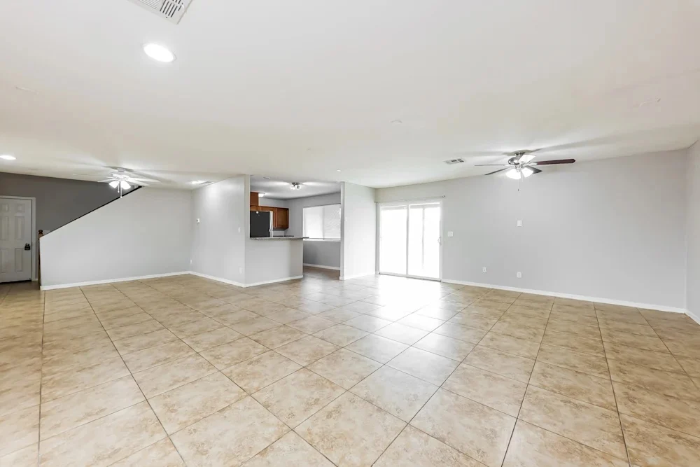 12623 N 37th Dr photo 4