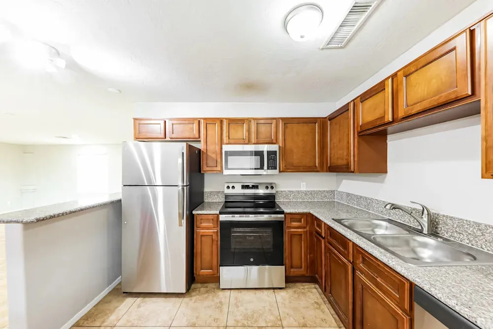 12623 N 37th Dr photo 2