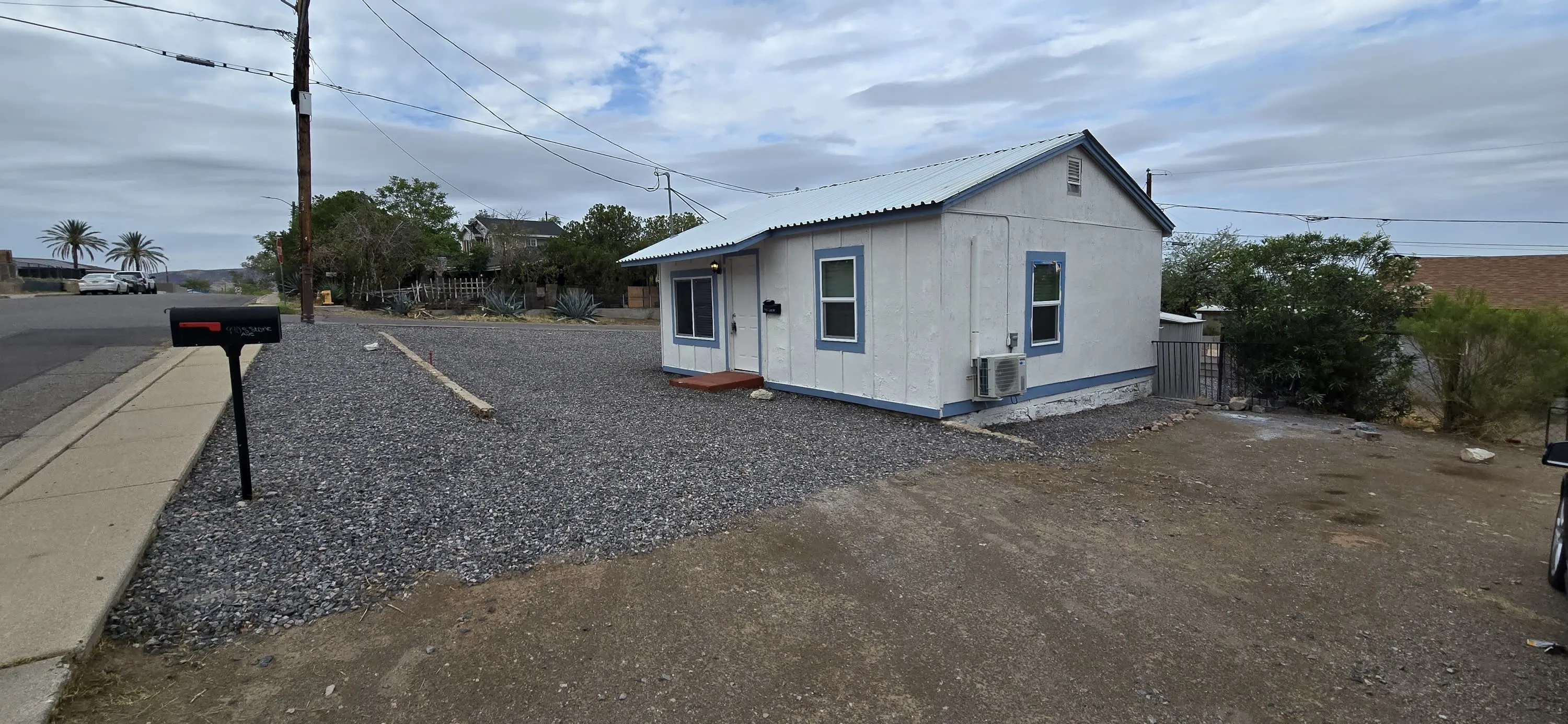 940 S Stone Ave photo 3