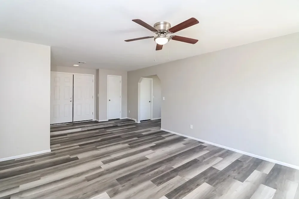 8703 W Golden Ln photo 2