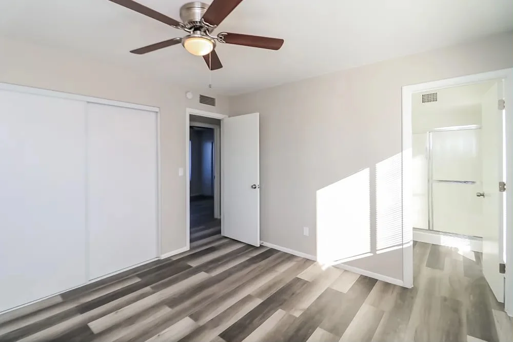 8703 W Golden Ln photo 5