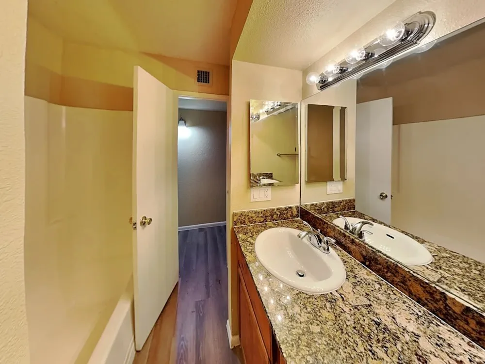 4626 W Carol Ave photo 3
