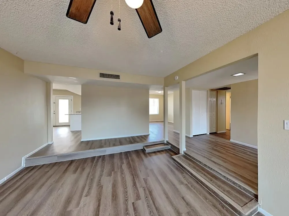 4626 W Carol Ave photo 5