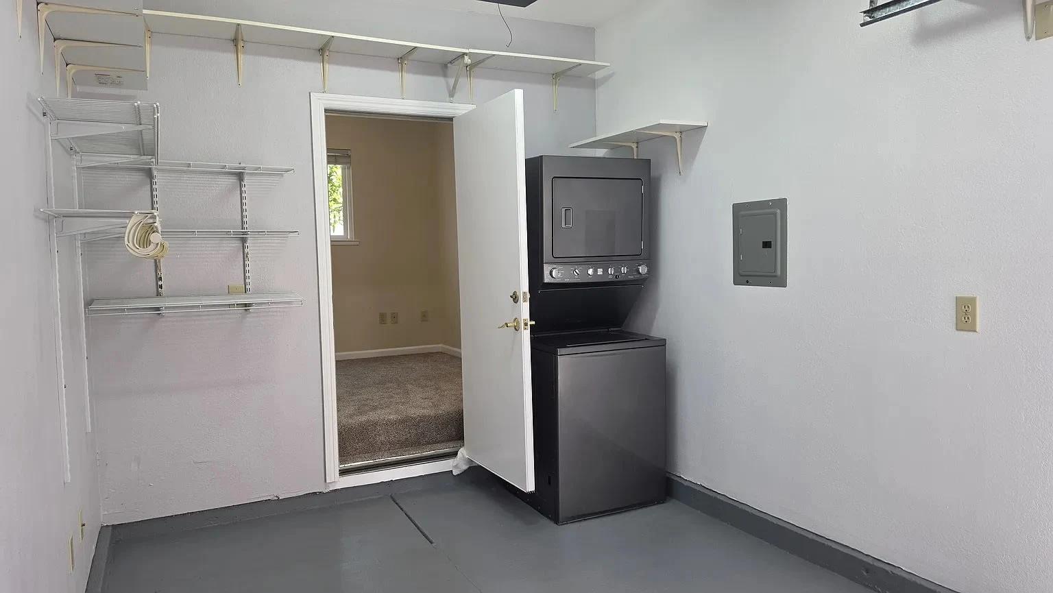 1BR/1BA Single Family House on Poplar Ave · San Bruno photo 4