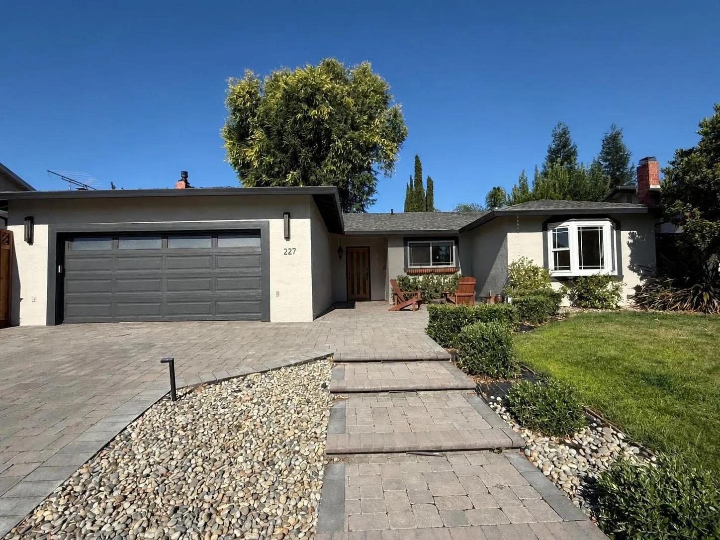 227 Dexter Pl