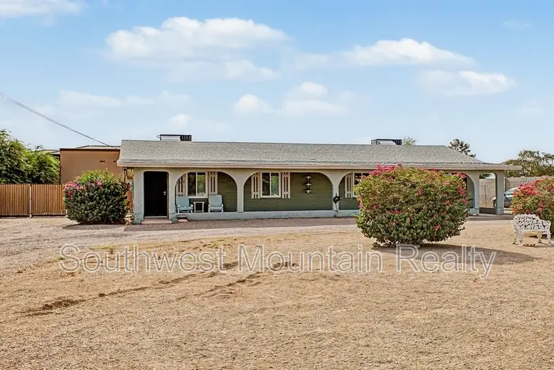 560 S Grand Dr photo 4