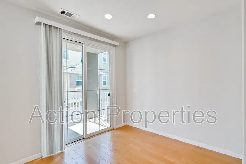 189 Darya Ct photo 5