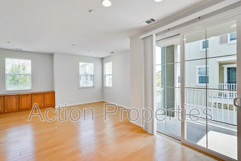 189 Darya Ct photo 3